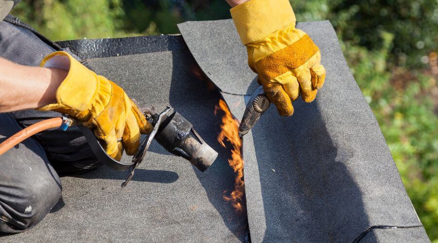 Professional gutter cleaning in Tynan, TX